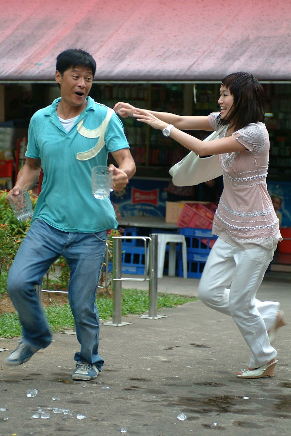  p>剧情:故事从80年代初开始,年轻寡妇"笑姑"( a target="_blank"