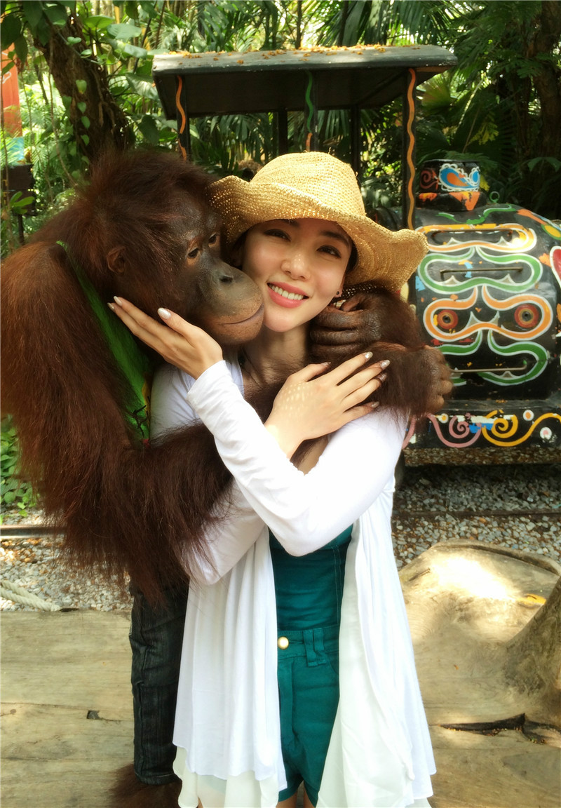  p data-id="gnytmaj4bc">叶一云(原名叶倩云),1985年5月16日出生于