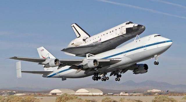 年代末在美国空军的主导下推出的大型商用宽体客/货运输机(wide-body