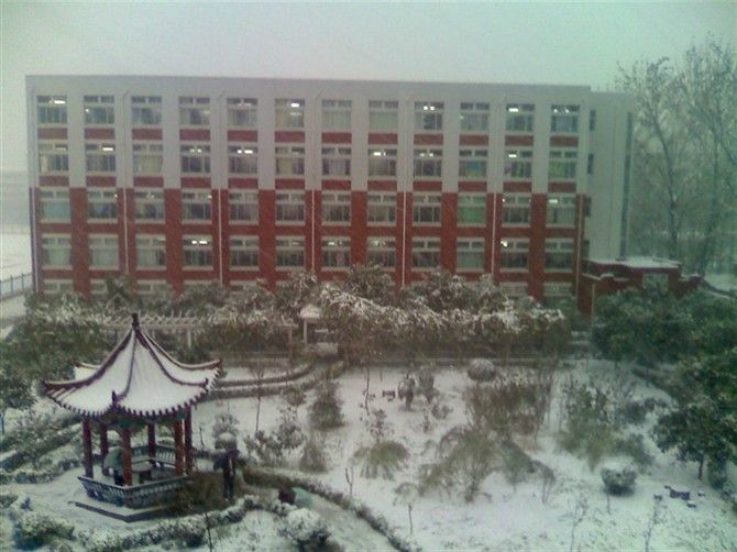  p> b>夏邑县高级中学 /b>是河南省商丘市夏邑县的一所全日制高级中学