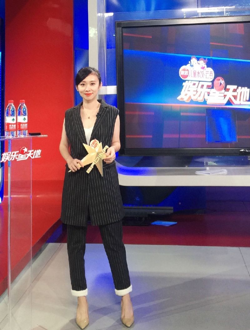  p>贝倩妮,女,是一名主持人和配音演员 ,1998年7月考入 a target="