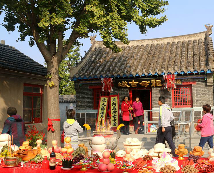  p>青云宫庙会每年农历九月二十五日至二十九日举办,是青岛地区最悠久