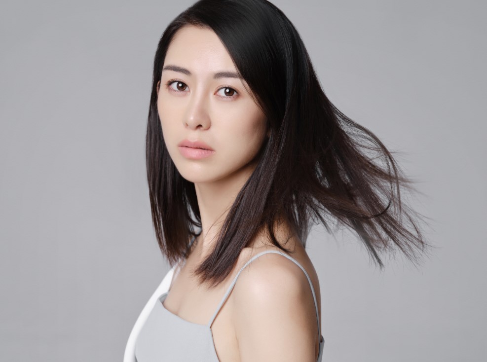  p>吴双(艺名:无双),女.
