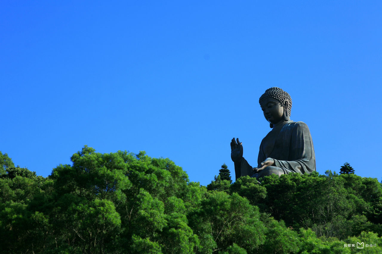  p>天坛大佛是全球最高的户外青铜坐佛,巍峨趺坐于海拔482米的香港