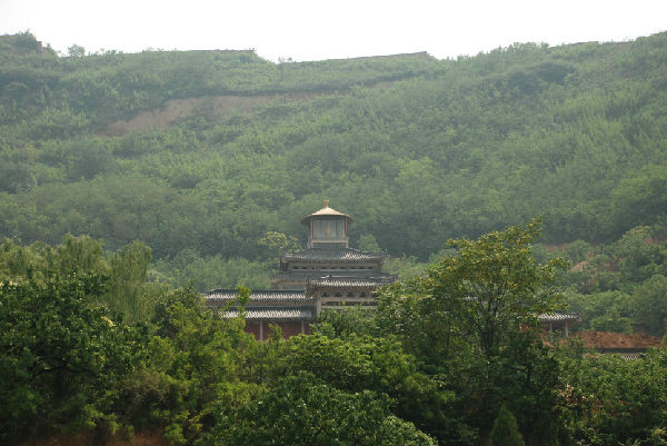 nog">大阿弥陀寺坐落在 a target="_blank" href="/item/西安/121614"