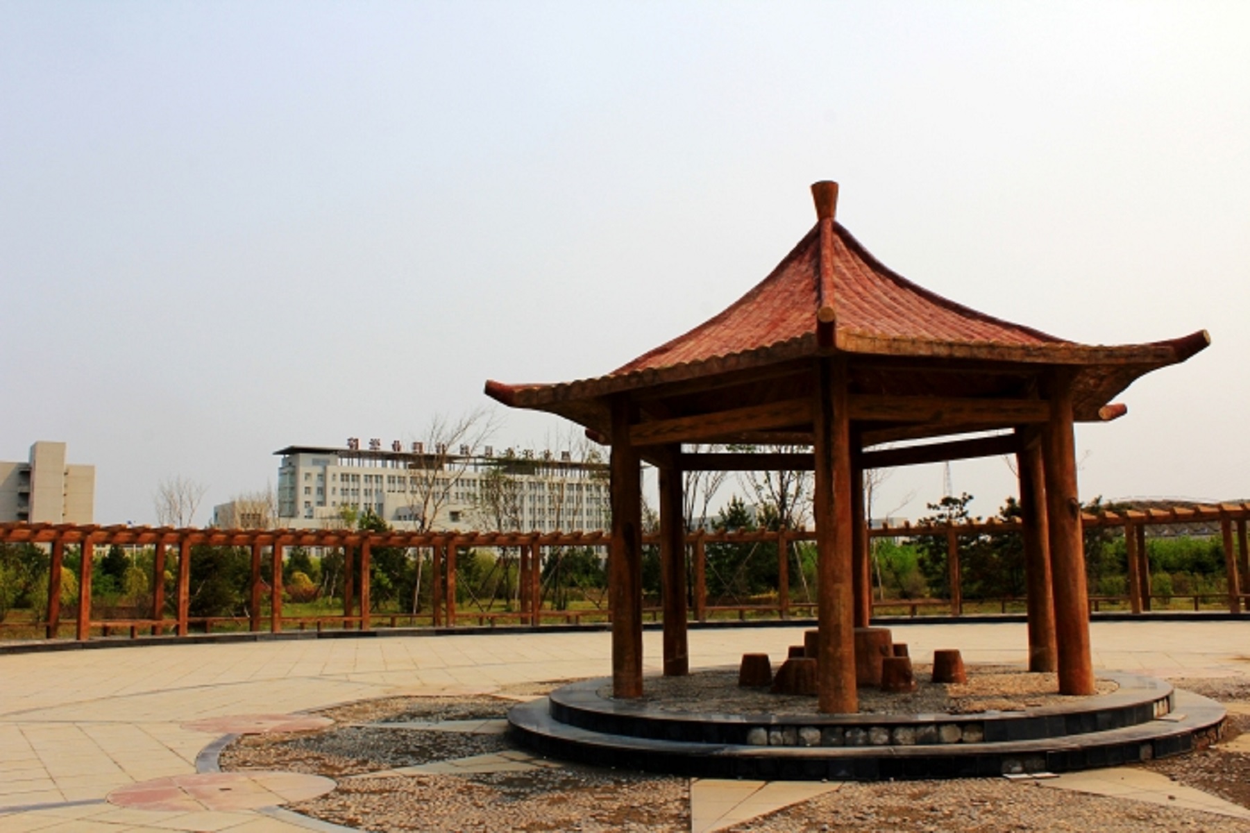  p>黑龙江农垦科技职业学院始建于1965年,校园占地50万平方米,建筑