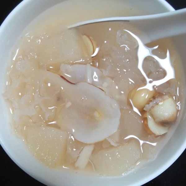 海底椰银耳雪梨汤