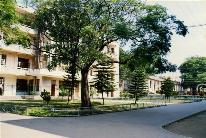  p data-id="gnavmtz9xz">福建省东山第一中学,简称东山一中.