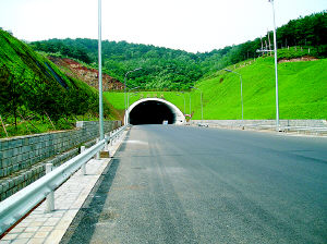  p>沈阳—海口高速公路,简称"沈海高速",又称"沈海高速公路",为中国