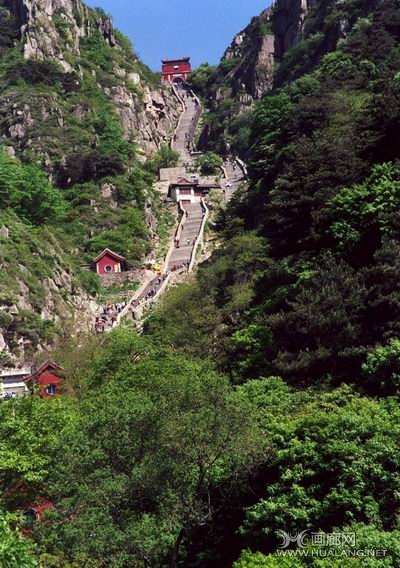 在泰山中天门北,又名快活山