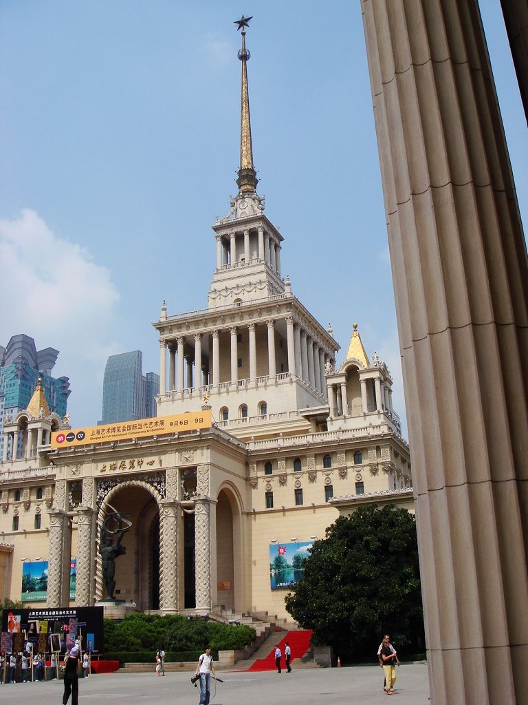  p>上海展览中心(shanghai exhibition center)亦称为上海展览馆,位于
