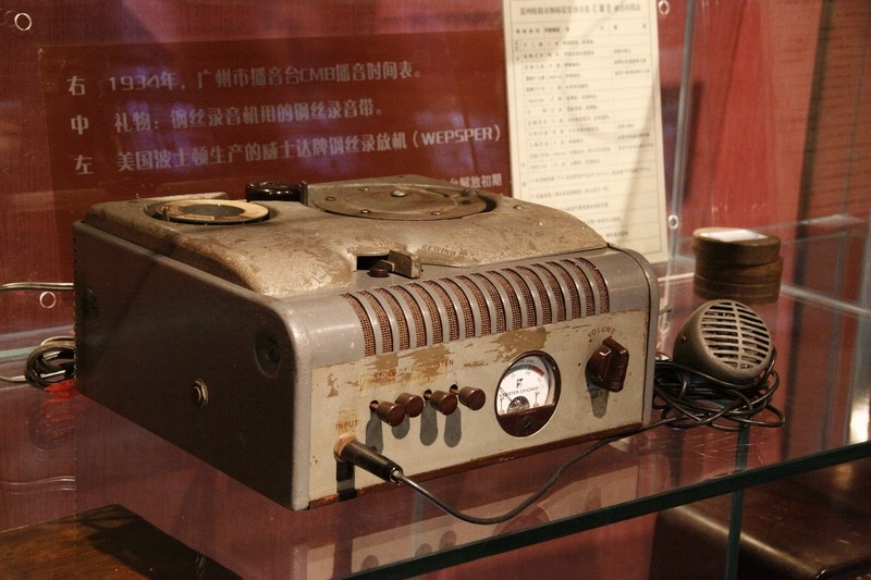 钢丝录音机