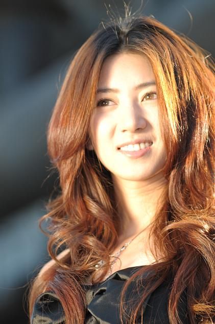  p>闫凤娇,1985年6月24日出生于中国吉林延边.模特,化妆师,演员.