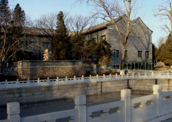  p>藻鉴堂坐落于 a target="_blank" href="/item/颐和园/63458" data