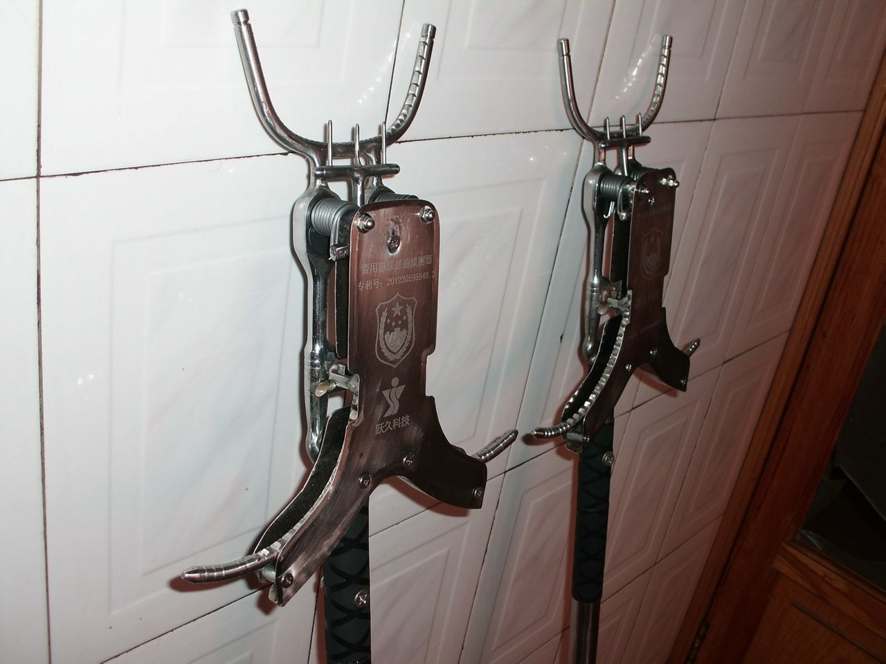  p>保安器材是指用于保安人员用于自卫的小型武器,用于制止犯罪分子