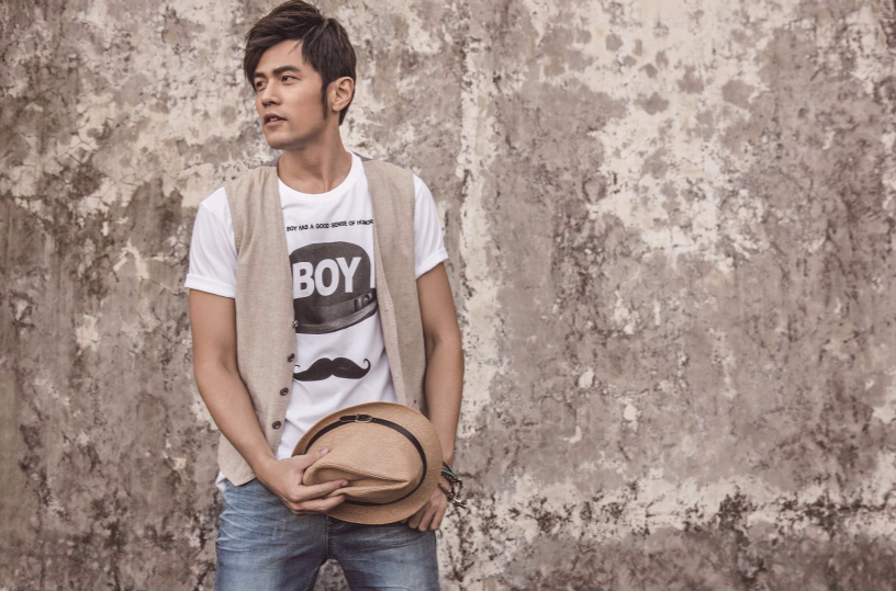  p>《浪漫手机》是周杰伦演唱的一首 a href="#" data-lemmaid="