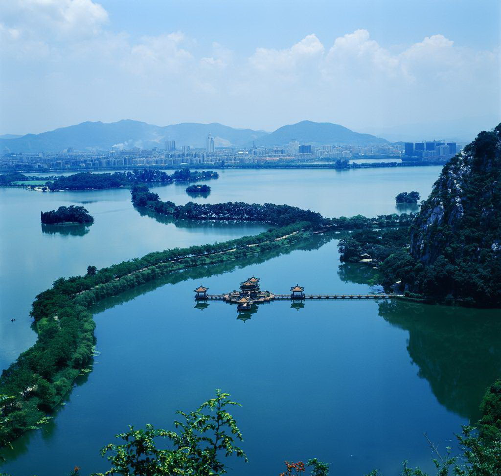  p>广东,简称"粤", a target="_blank" href="/item/中华人民共和国