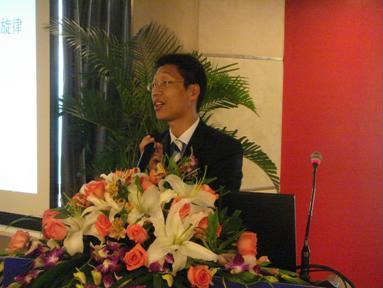 现居上海,就任于<a target="