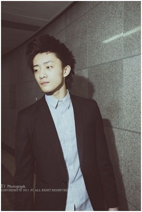 《我们这一班》是由华展影业出品,汤米韦根执导的喜剧,温馨,家庭电影