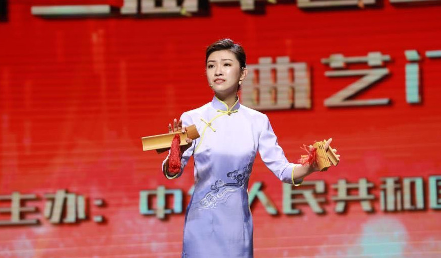  p>安子元,女,快板演员,高派快板第四代传承人,北京曲艺家协会会员.