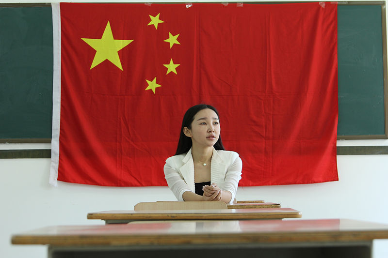 出生于辽宁省辽阳市,中国内地民族唱法歌唱演员,毕业于沈阳音乐学院