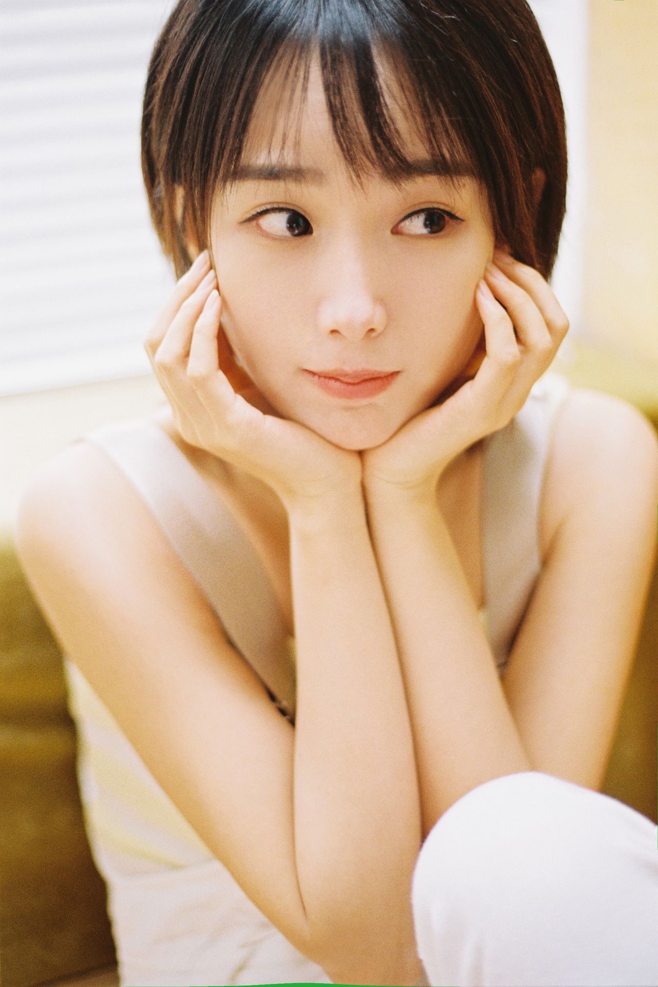  p>秦艺嘉,6月8日出生于北京市,中国内地女演员,毕业于 a target="