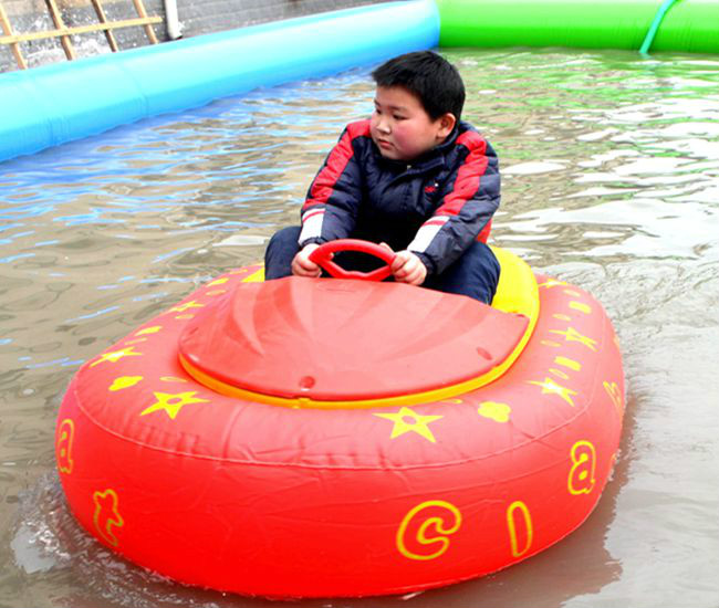  p data-id="gnwpzw5v11">儿童碰碰船采用注塑船体,外围包裹充气气囊