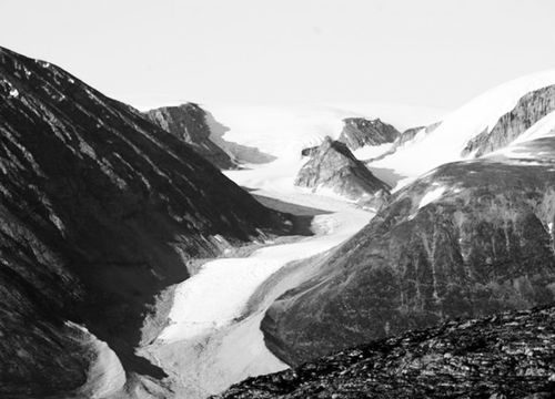 一般分迭性极差,无层理,但冰水沉积常具斜层理.