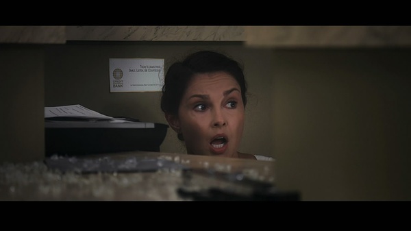  p>《捕蝇纸》是罗伯·明可夫执导的喜剧片.由帕特里克·德姆西主演.