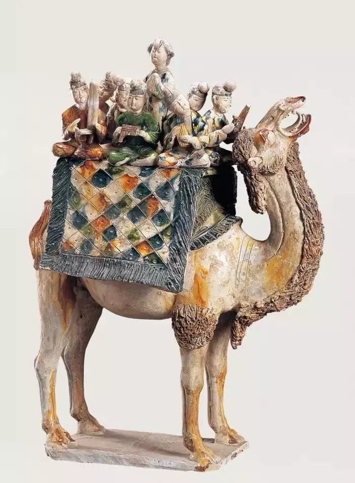 唐三彩骆驼载乐俑