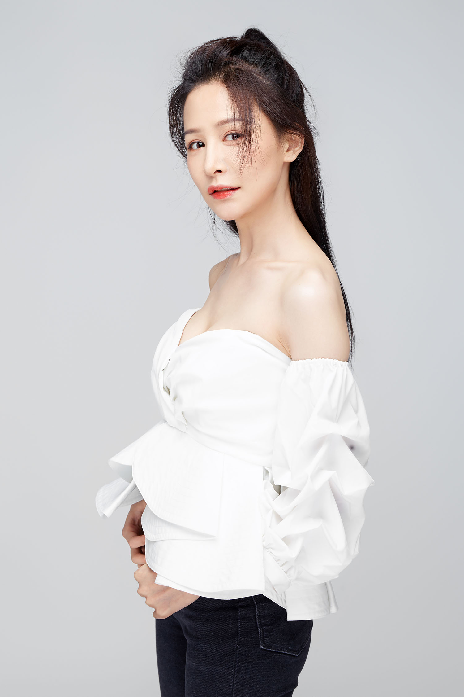  p data-id="gnb0tyc60d">郏莉莉,中国内地女演员.