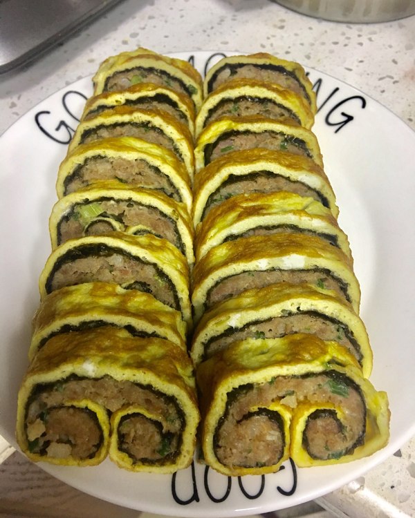 紫菜肉馅蛋卷