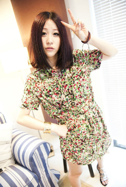  p>罗莉/萝莉/罗利/loli形容年纪很小,但是外表非常可爱的小女生.