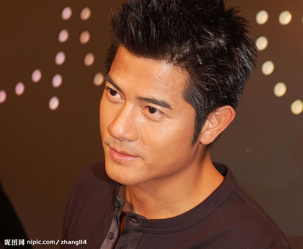 《我喜欢这样想你》是郭富城演唱的歌曲,由