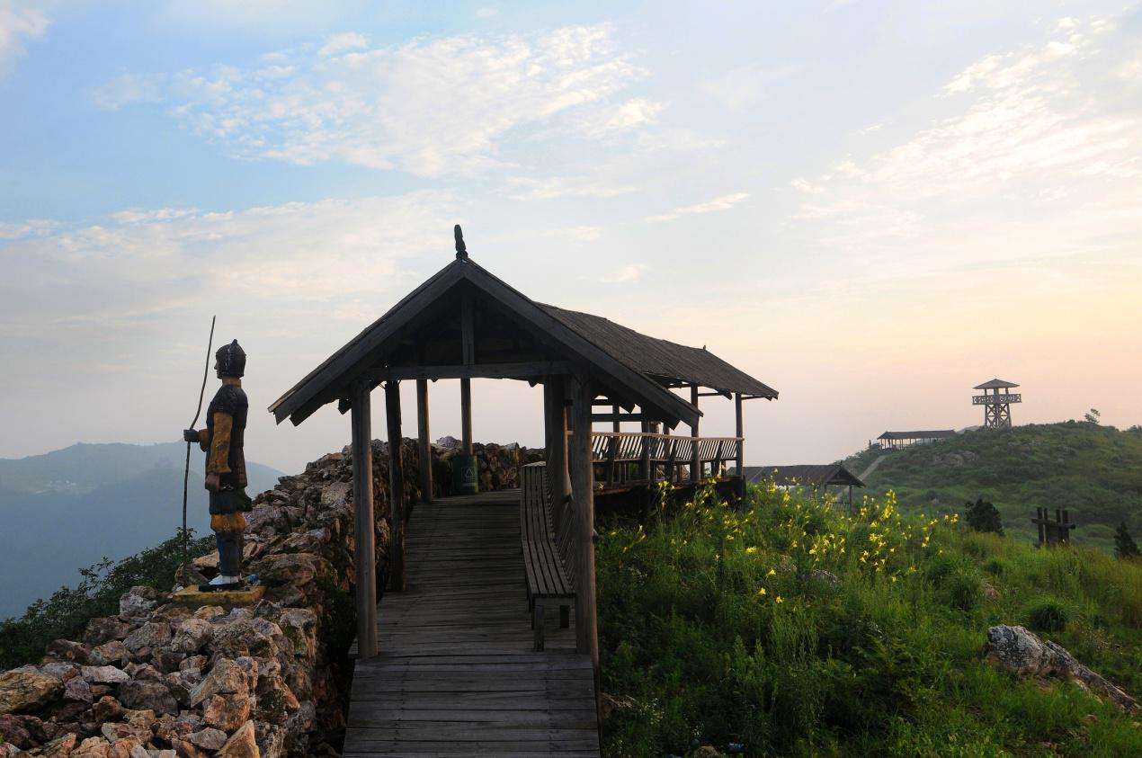  p data-id="gnx2c9vk3d">绿林寨被称为神州第一古兵寨,是国家4a级