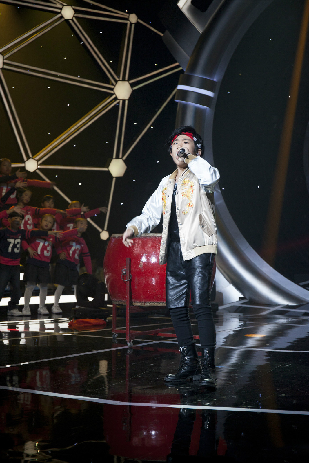 中国新声代第三季 /a>学员,"节奏小子"谢昊轩时尚潮流的苏格兰裙搭配