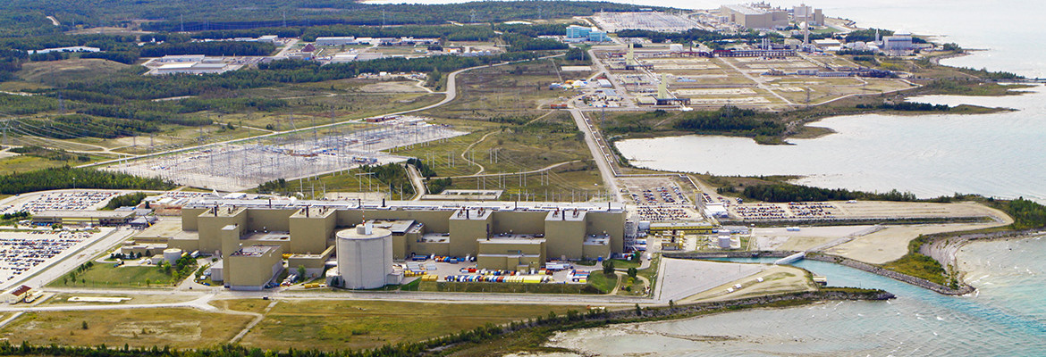 核电站 (bruce nuclear power station) 坐落休伦湖东岸,位于加拿大