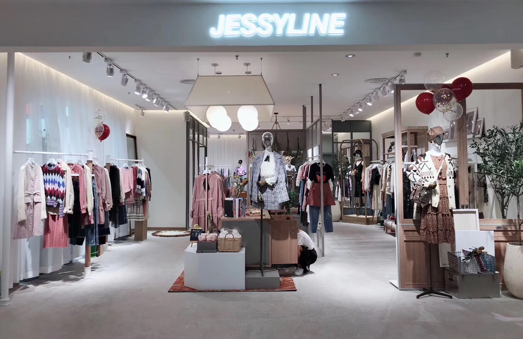 公司的时尚少淑女装品牌,品牌门店已覆盖全国多个城市设立专柜 /p>