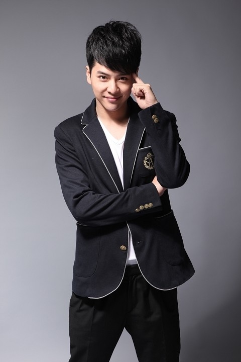 原名徐垚,1983年4月17日出生于山东省济南市,中国内地男演员,毕业于 a