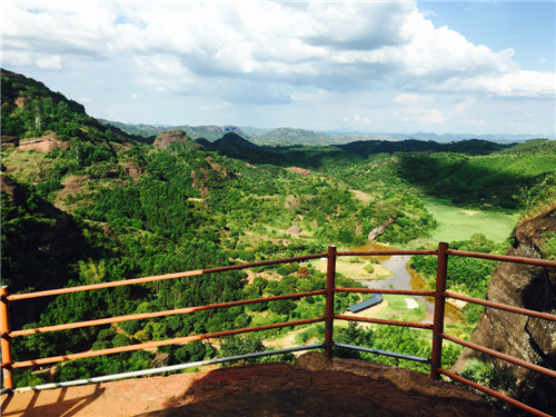  p data-id="go0gz2qt38">广西烟霞山风景区位于广西钦州市灵山县烟墩