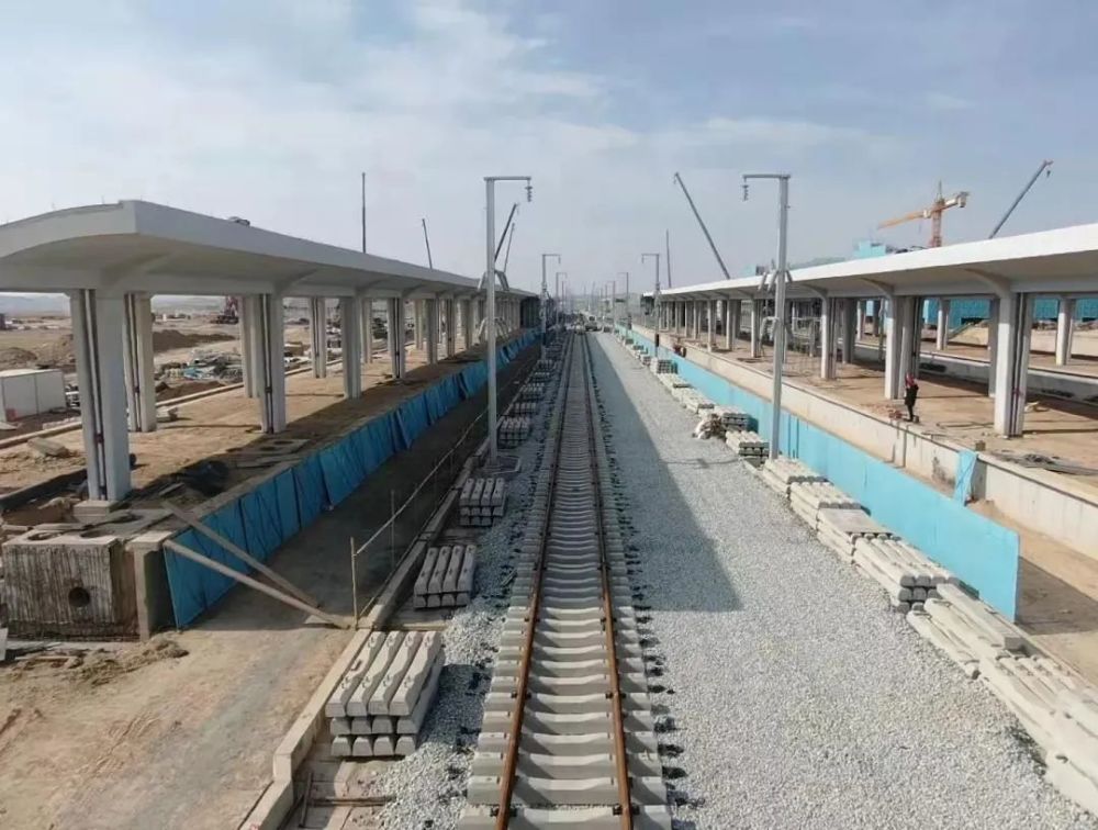 railway station),工程名为"兰州新区南站",位于中国 a target="