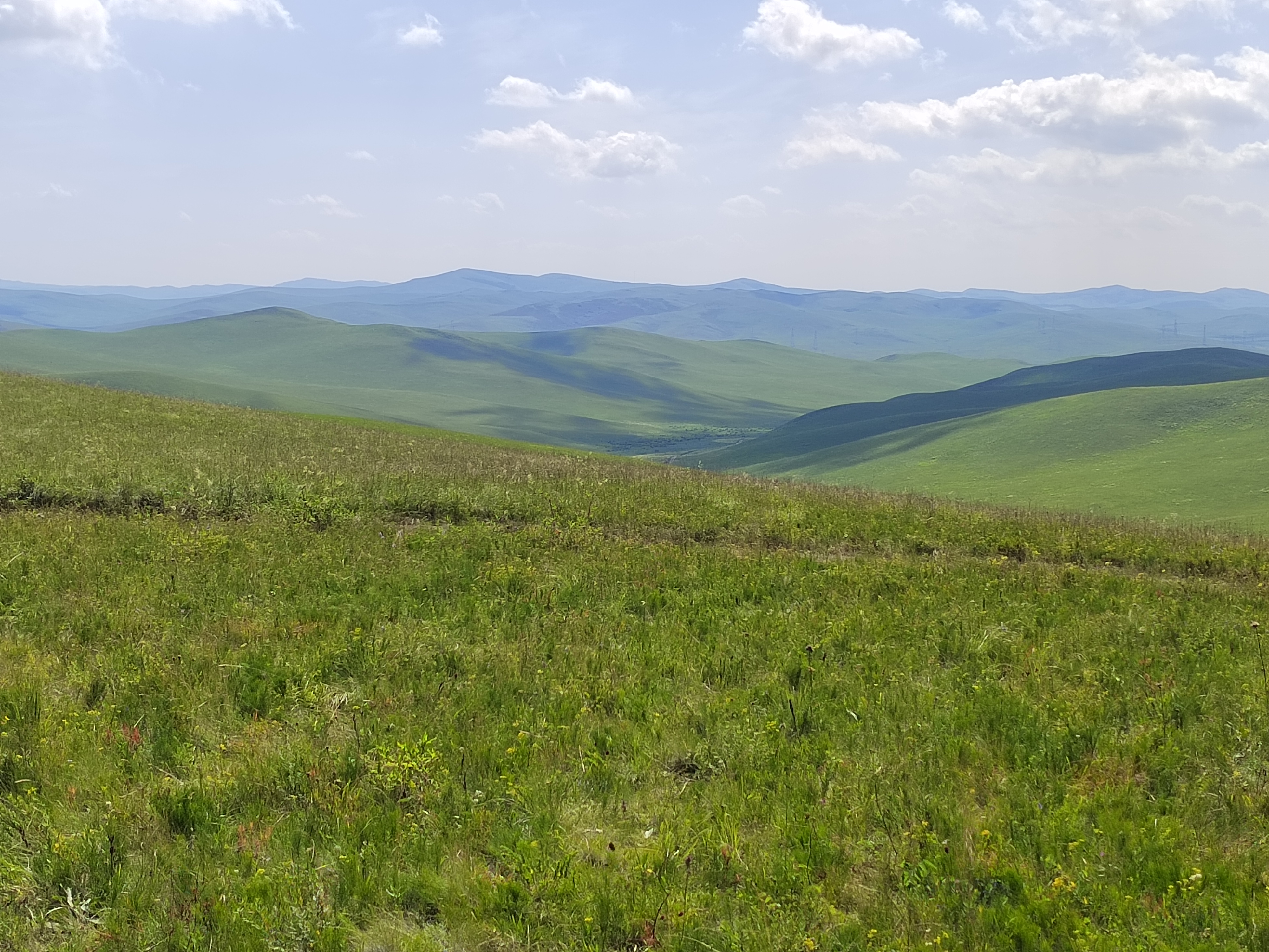 扎鲁特山地草原旅游区