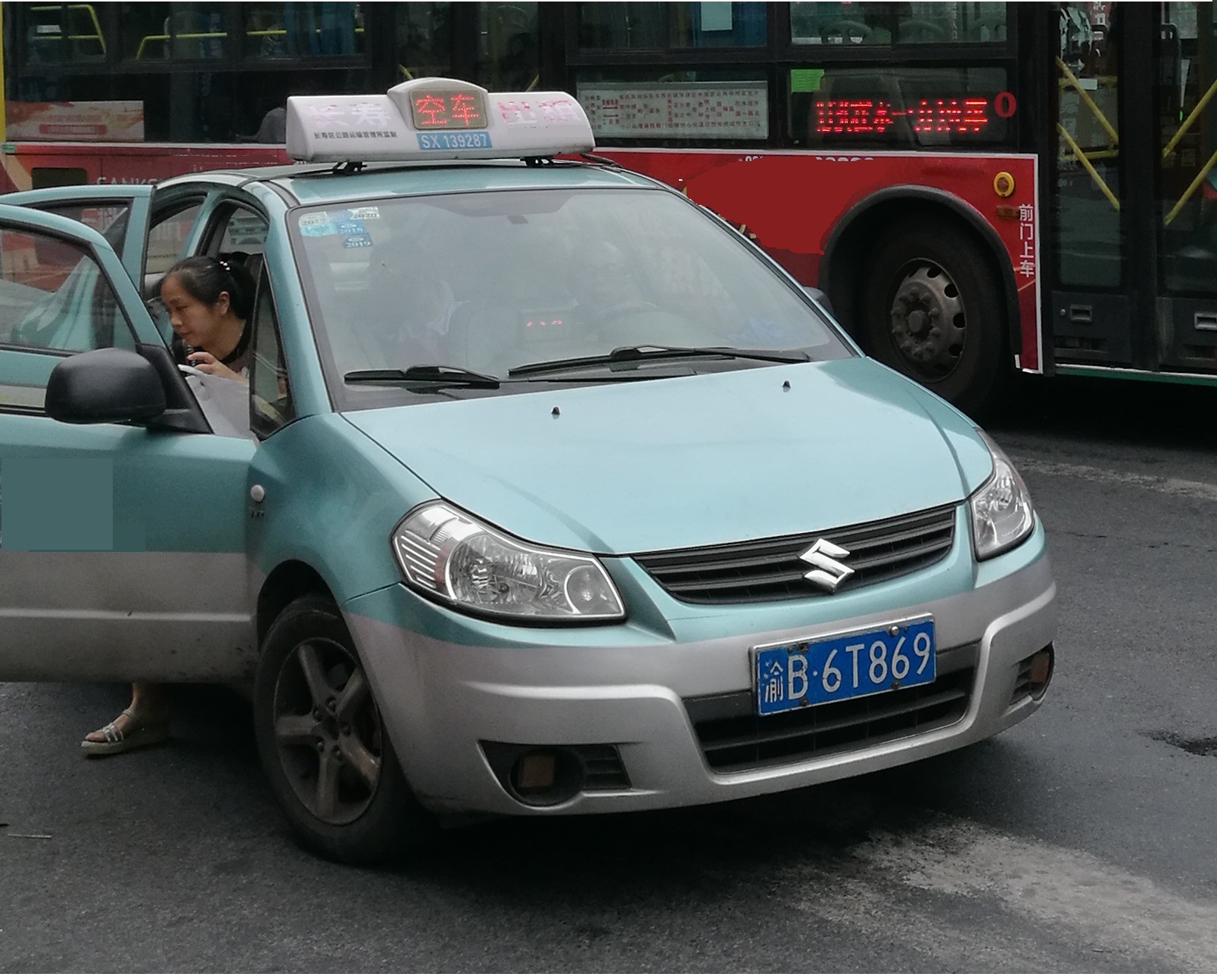 data-lemmaid="3596830">城市公共交通 /a>系统,以公交车为主,出租车