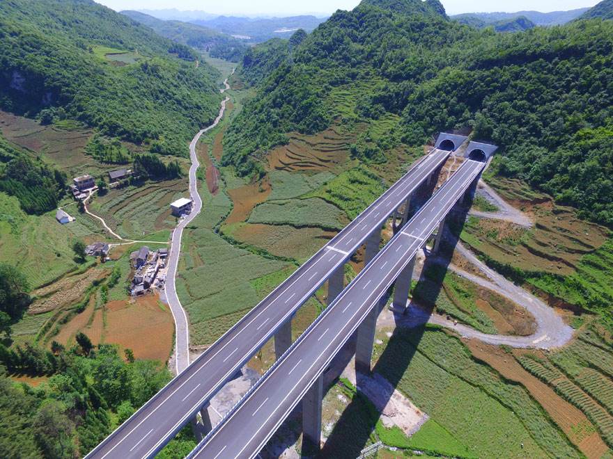 贵阳-黔西高速公路