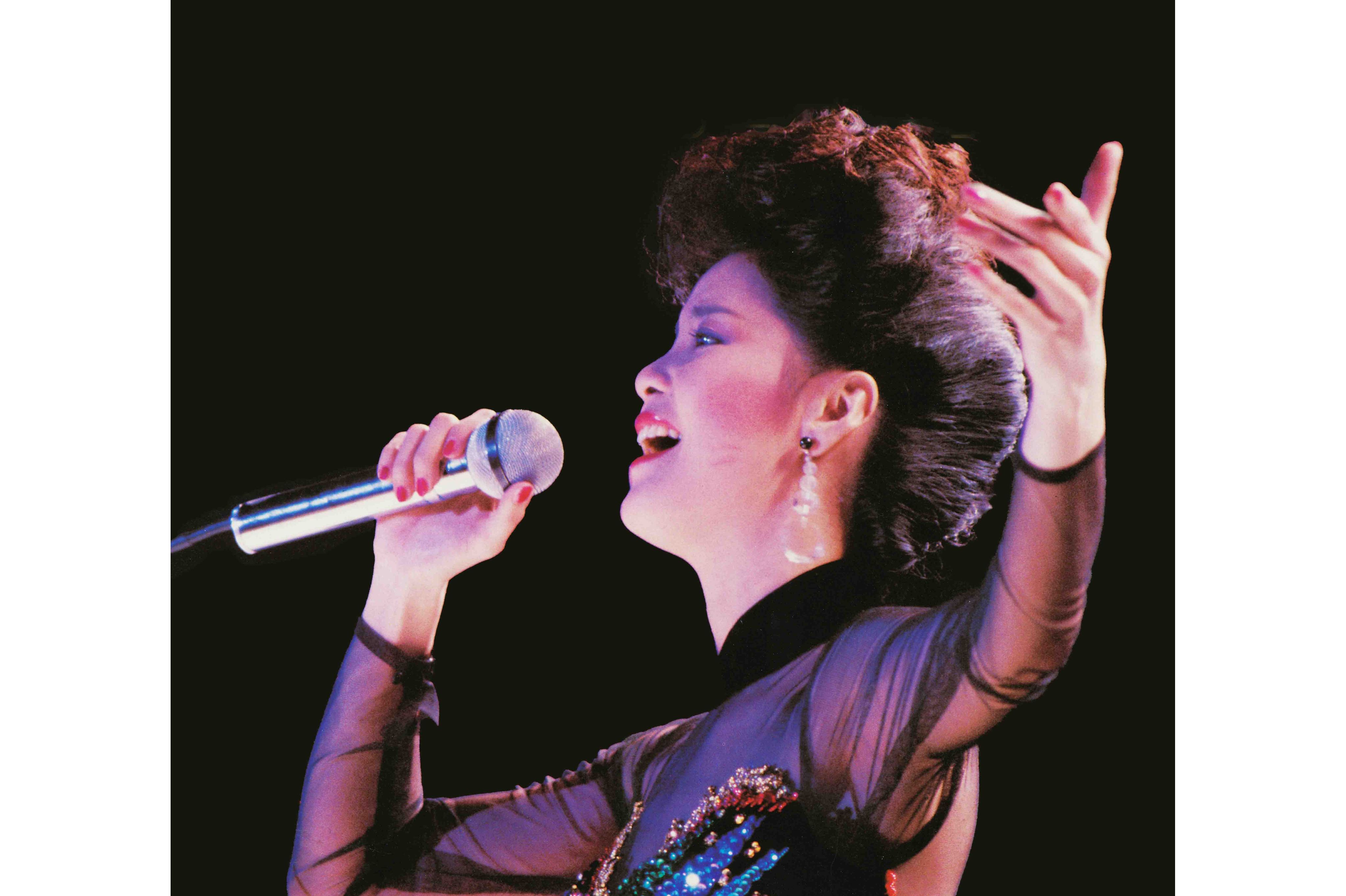  p data-id="gnxahj7e50">1984年1月7日至8日,邓丽君于台北举办15周年