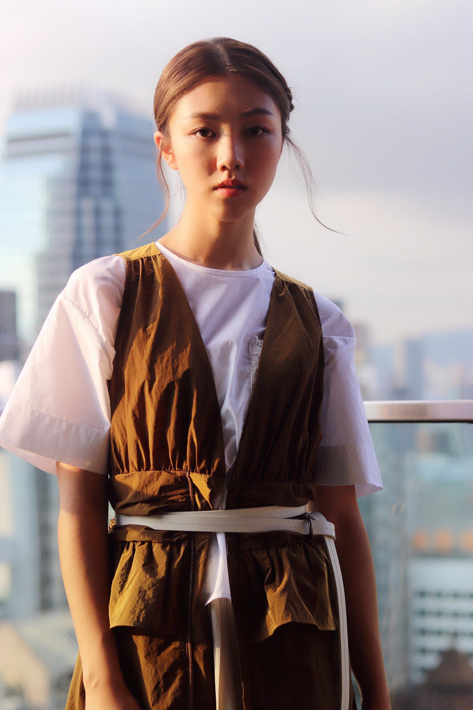  p>颜卓灵( i>cherry ngan /i>),1993年12月27日出生于香港,中国香港