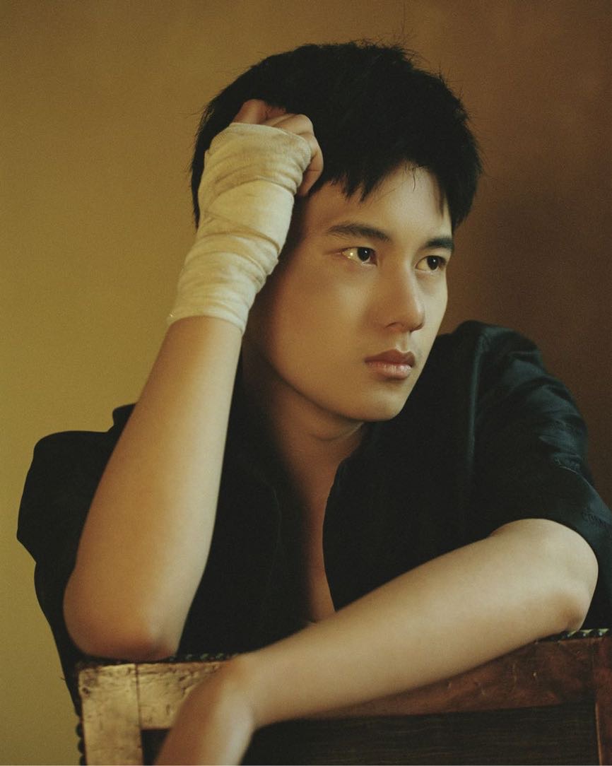  p>胡先煦,2000年8月17日出生于天津市,中国内地男演员,现就读于中央