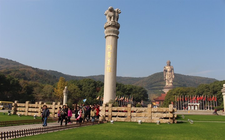  p>阿育王柱,位于江苏省无锡市灵山胜境内,被誉为"中国第一石柱".