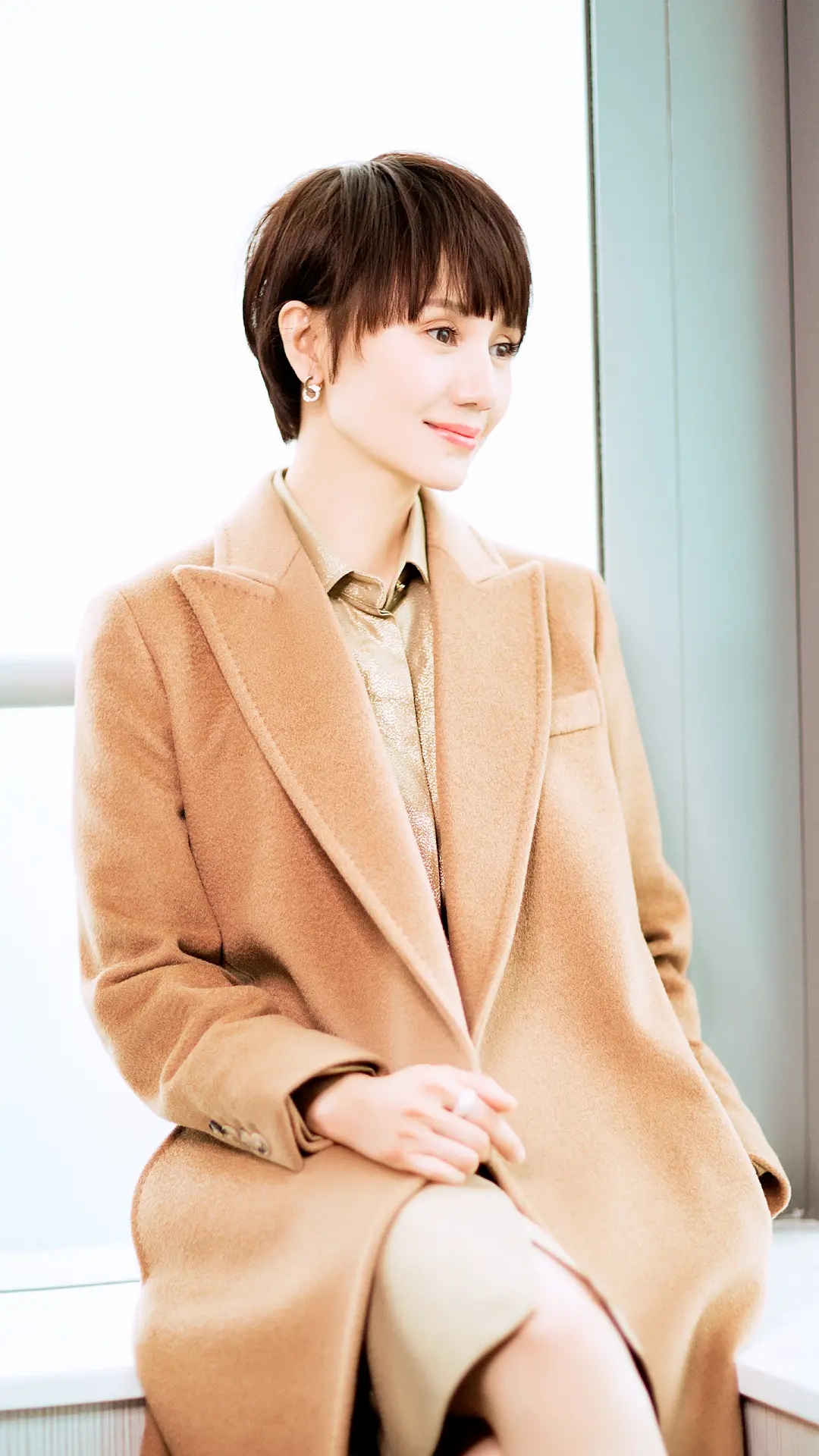  p>袁泉,1977年10月16日出生于湖北省荆州市,中国内地影视女演员,歌手