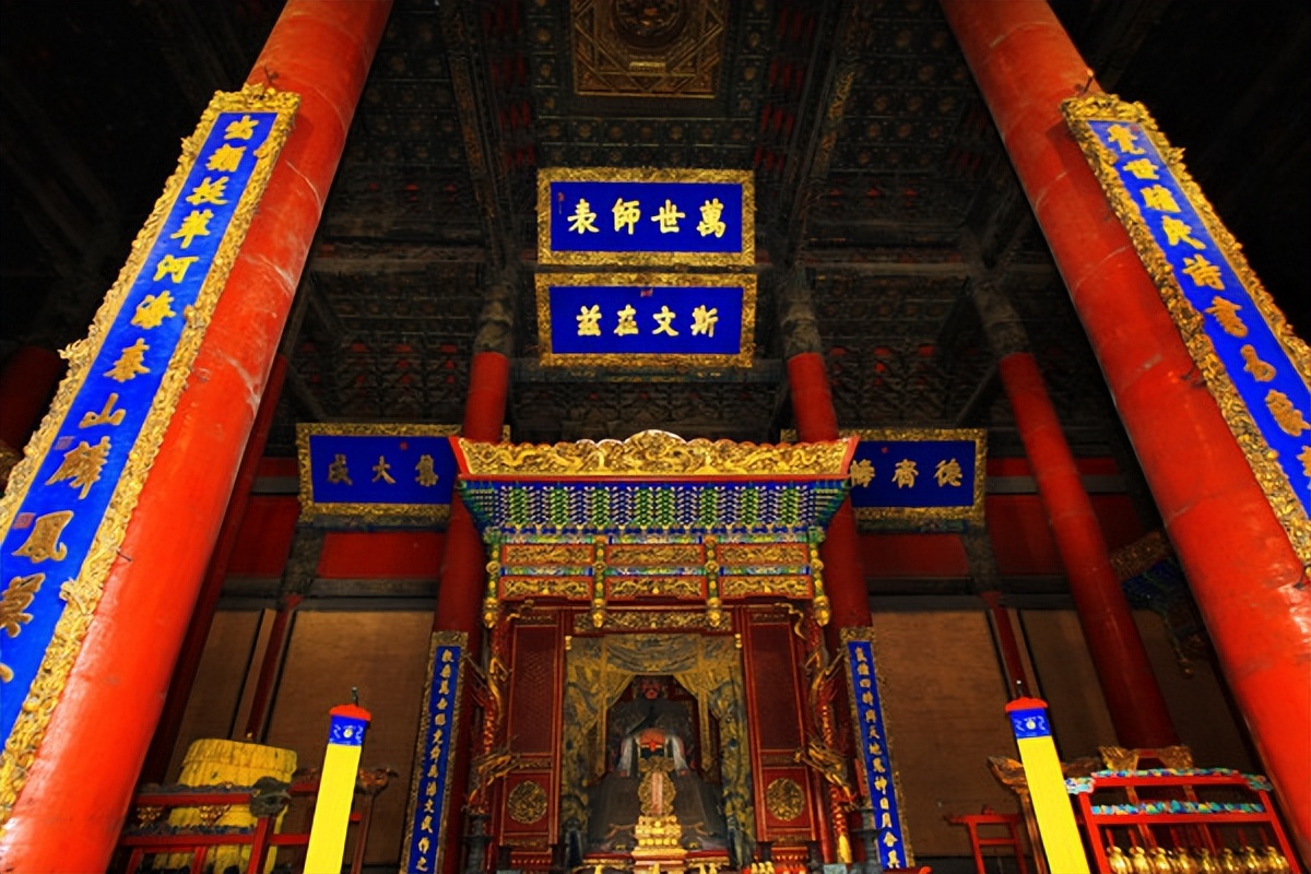 除了“勾心斗角”的特色建筑外，曲阜孔庙内还有两样绝世孤品_百科TA说